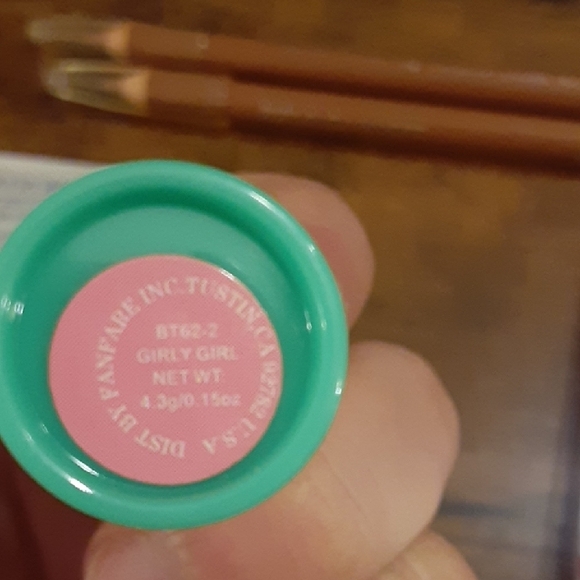 Makeup Bundle - Picture 4 of 9